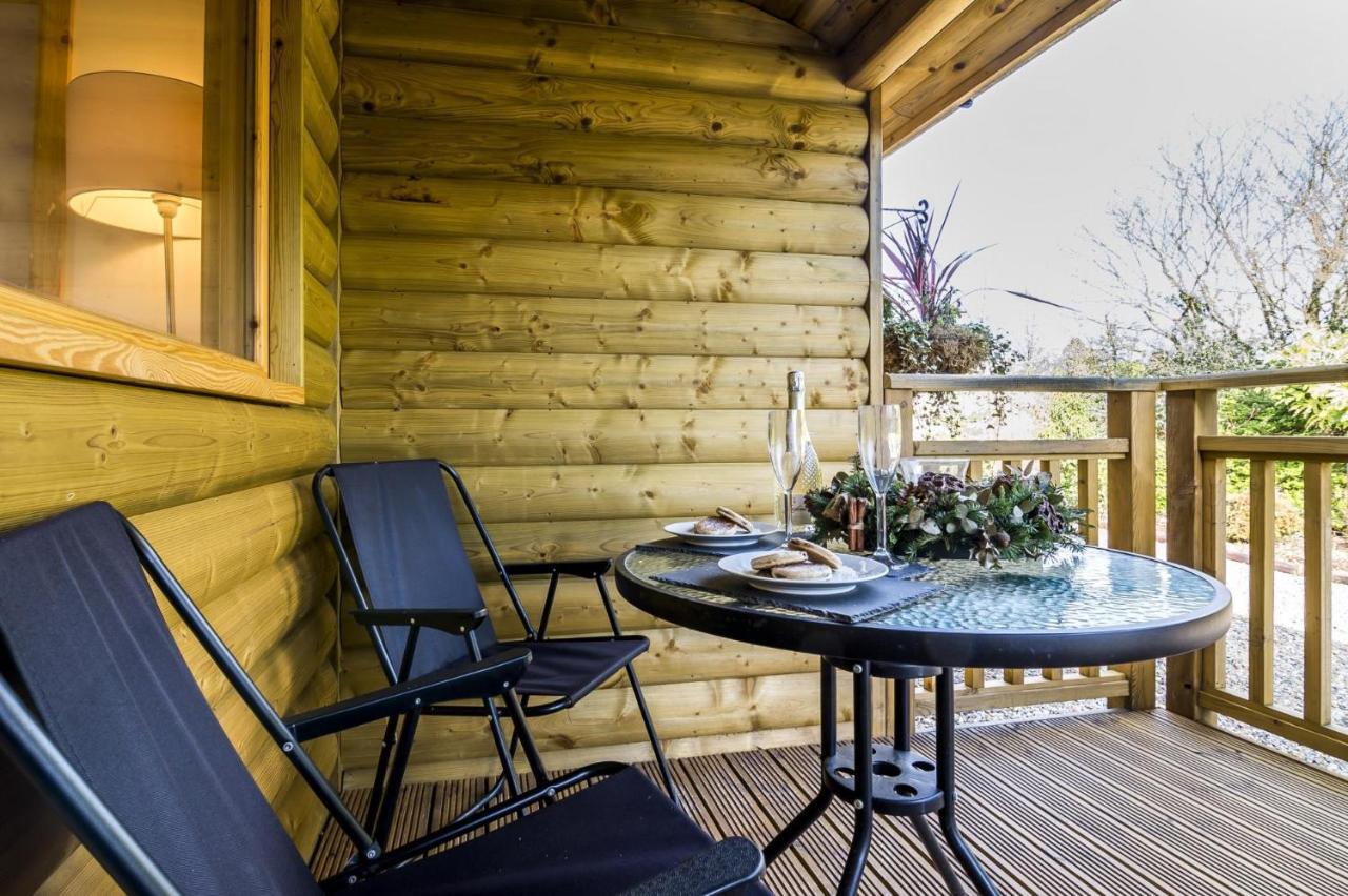 Fern Lodge - 2 Bedroom Log Cabin - Saint Florence - Tenby Exterior photo