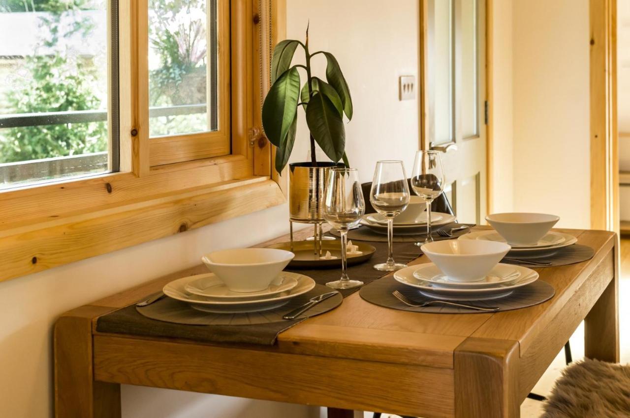Fern Lodge - 2 Bedroom Log Cabin - Saint Florence - Tenby Exterior photo