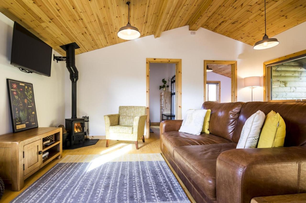 Fern Lodge - 2 Bedroom Log Cabin - Saint Florence - Tenby Exterior photo
