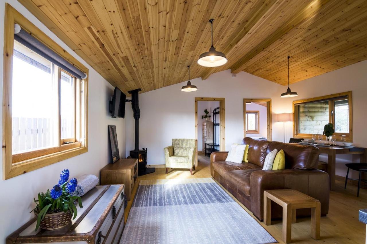 Fern Lodge - 2 Bedroom Log Cabin - Saint Florence - Tenby Exterior photo