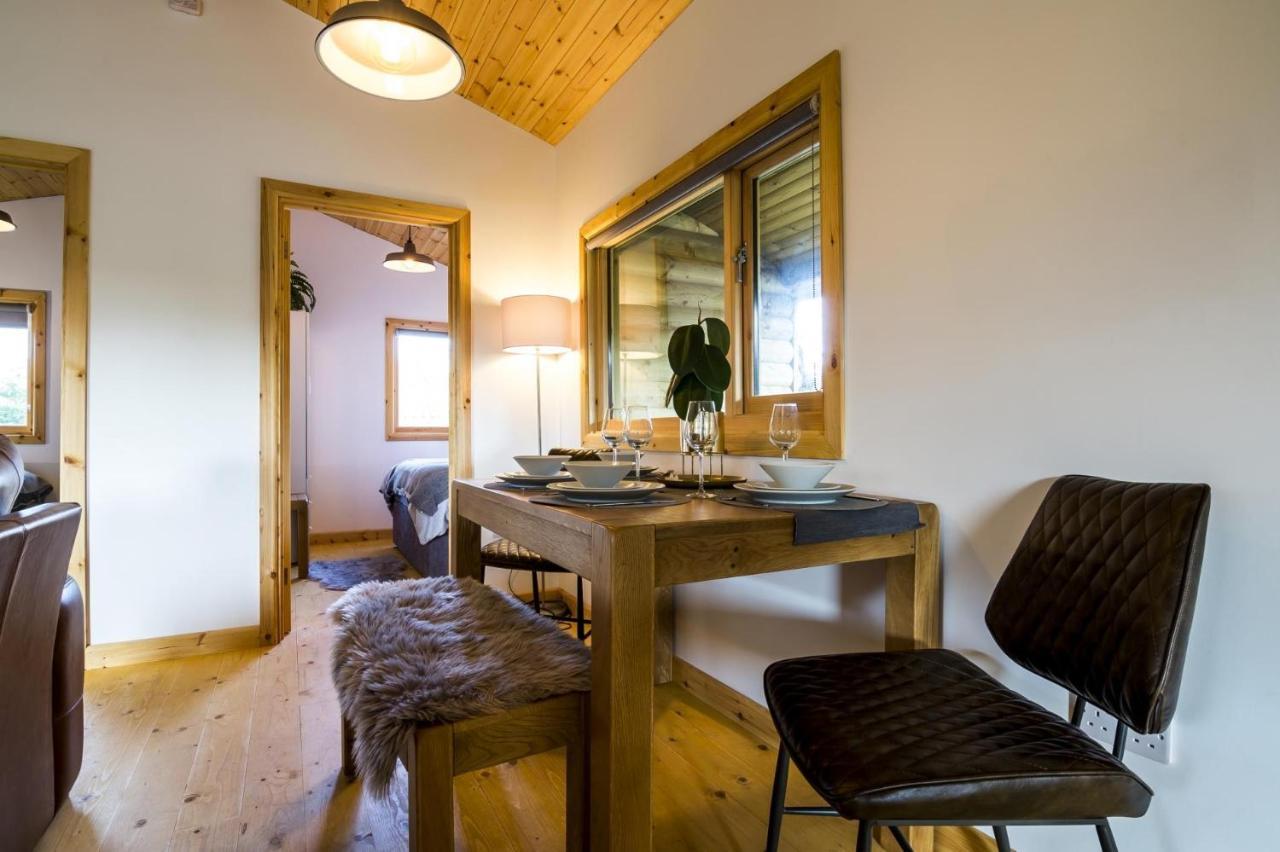 Fern Lodge - 2 Bedroom Log Cabin - Saint Florence - Tenby Exterior photo